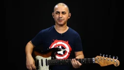 Riffs com pentablues nas cordas - E A e D