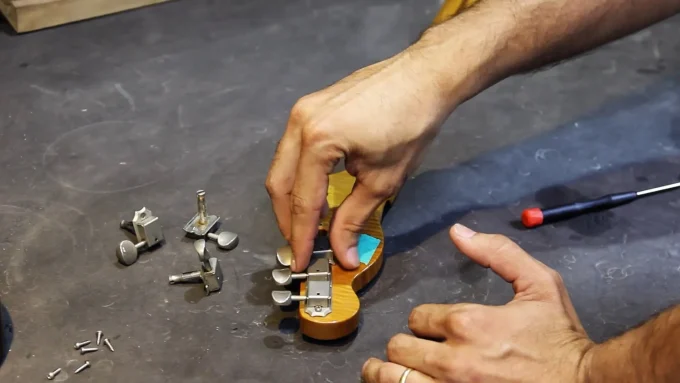 Manutenção para Guitarra Telecaster - Limpeza de Tarraxas e Parte Elétrica - Parte 2