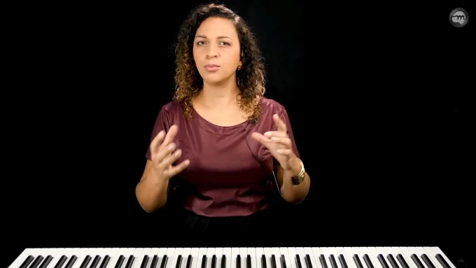 Treino Vocal - Alongamento das pregas vocais e afinação