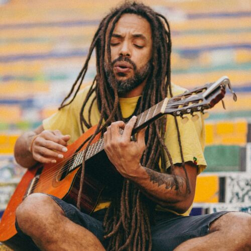 Hoje é Dia do Reggae: Conheça a história vibrante deste estilo musical