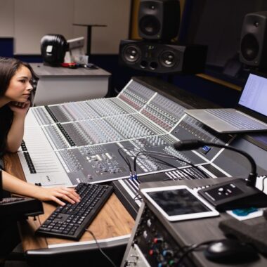 Saiba como aprofundar conhecimentos técnicos em softwares de produção musical