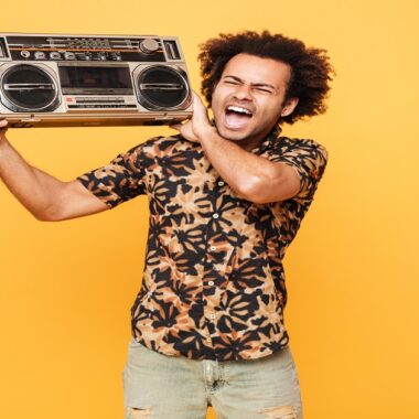 Conheça a história de radialistas que também eram músicos