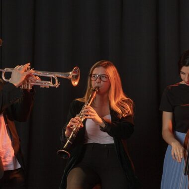 Descubra quem comanda a maior orquestra do mundo