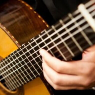 Sabia que tocar violão te ajuda a aliviar o estresse?