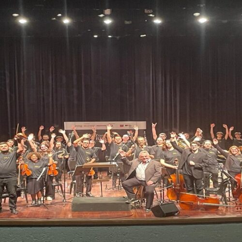 Orquestra apresenta de clássicos da bossa nova a pop rock nacional em apresentação gratuita